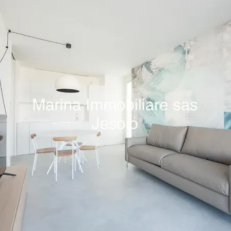The Summer Apartment *
