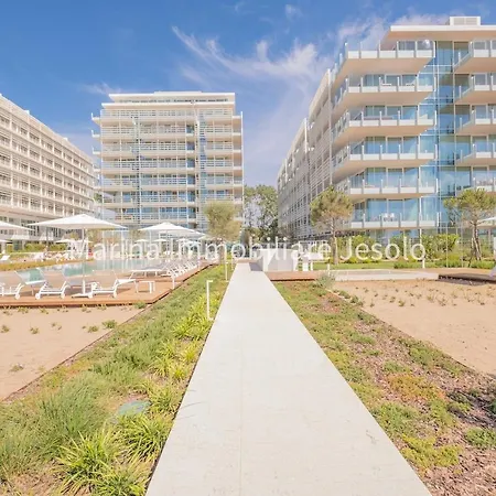 The Summer Apartment