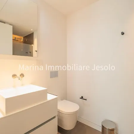 The Summer Apartment *